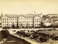 Sveučilišni trg (današnji Trg Republike Hrvatske) 1890. godine. Sajmište